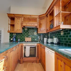Carnegie Library: Shakespeare 3 Bedroom Apartment